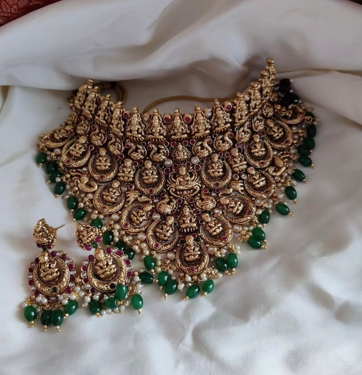 Temple choker